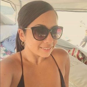 Meet your Posher, Yvette